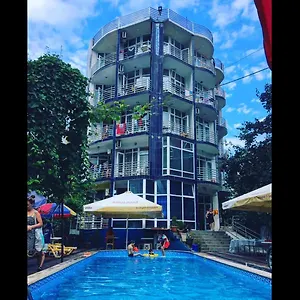 Family Khomaldy 3* Квариати